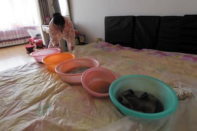 石嘴山楼上漏水，住户失联，小区没物管，业主维权难！律师来支招……